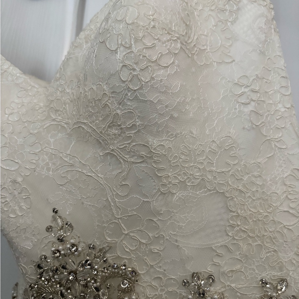 NWT Elegant White Lace Wedding Dress - Picture 9 of 10